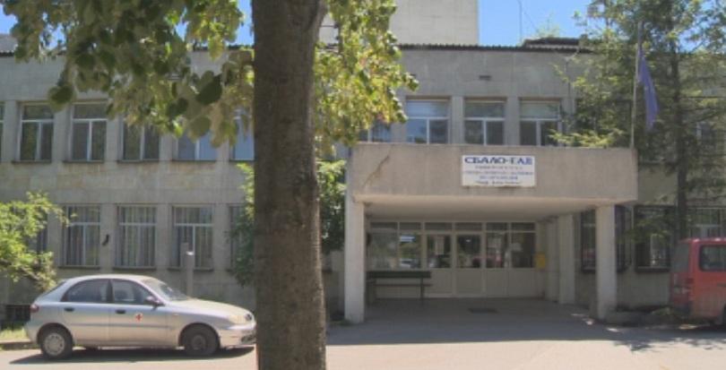 Възрастна жена твърди, че е пребита от охранител в болница