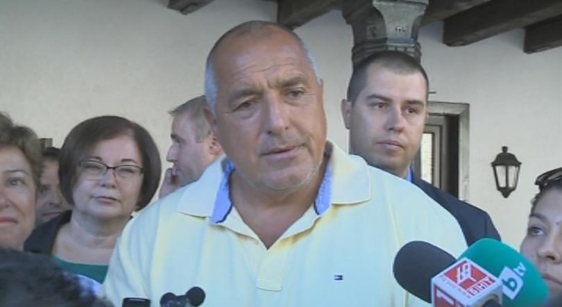 Бойко Борисов се помоли на Богородица в Троянския манастир