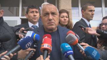 Борисов атакува Радев, че прави политическа агитация в деня на вота