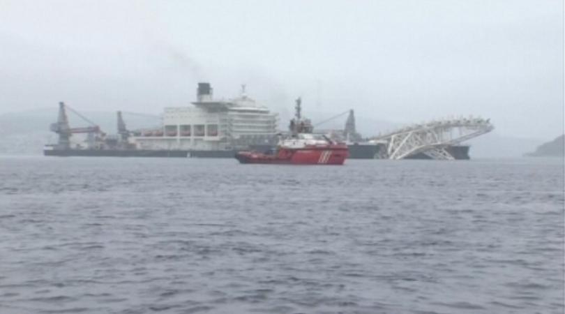 Най-големият строителен кораб в света затвори Босфора за шест часа