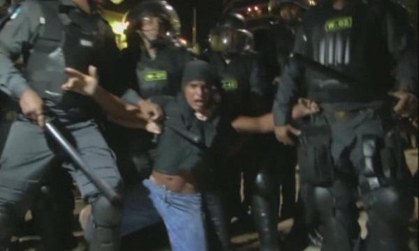 Сблъсъци между полиция и протестиращи в Рио де Жанейро