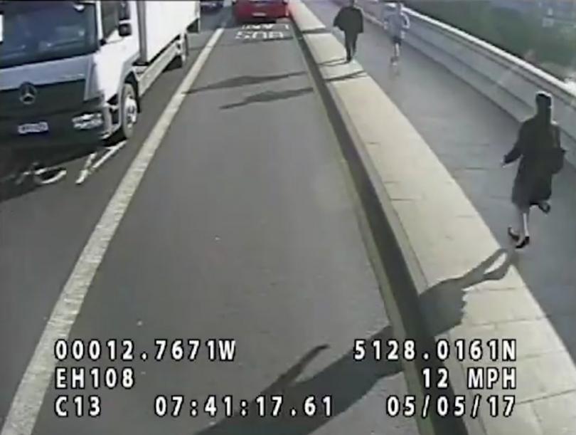 Издирват мъж заради улична агресия в Лондон