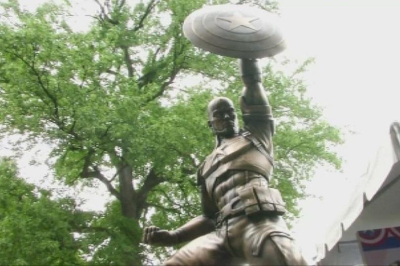 Паметник на Капитан Америка в нюйоркския квартал Бруклин