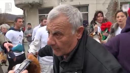Напрежение по време на обичая тричане на кучета в Бродилово