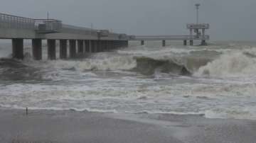  Бурен вятър и силен дъжд в Бургас (ОБОБЩЕНИЕ)