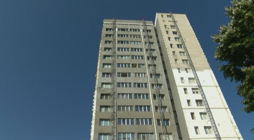 Мъж държа сина и майка си като заложници 20 часа