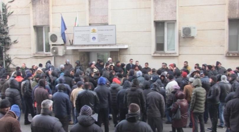 Протест на рибари пред ИАРА в Бургас