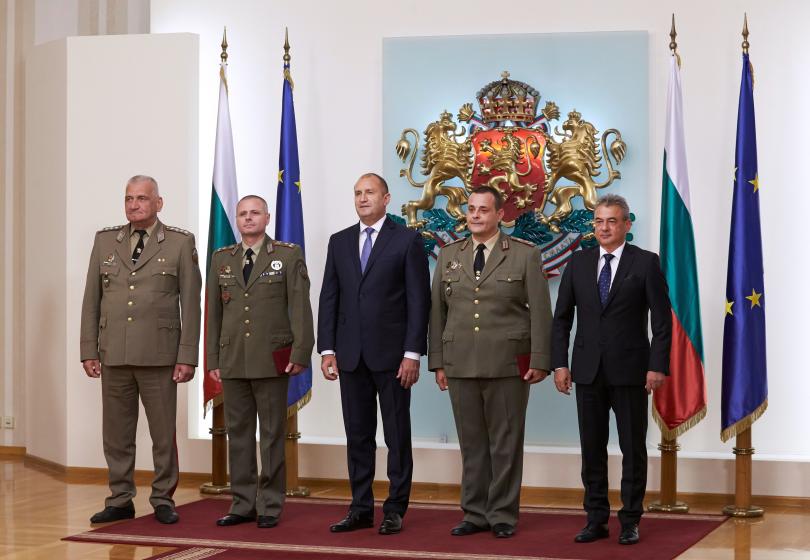 Президентът връчи пагоните на двама нови генерали