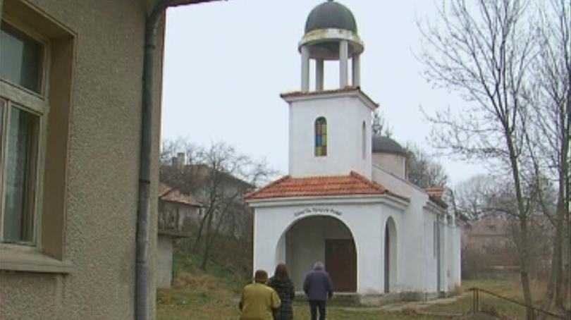 В Долец търсят средства за довършване на църква