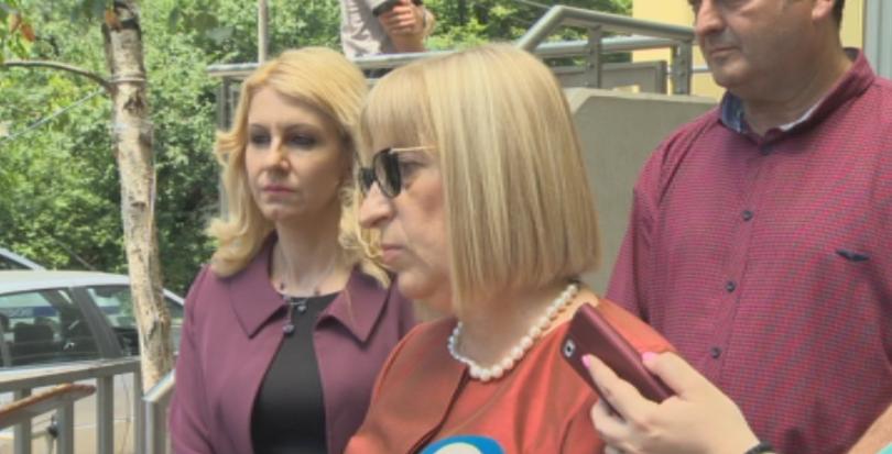 Цецка Цачева направи проверка в Агенцията по вписванията