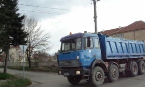Жители на Чепинци протестираха срещу преминаване на тежкотоварни автомобили