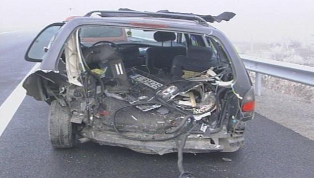 Кола се заби във входната врата на Баня Старинна