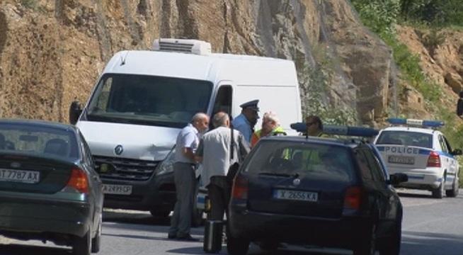Полицай пострада при катастрофа на прохода на републиката