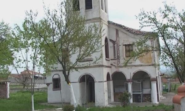 160-годишен храм в Симеоновград се руши