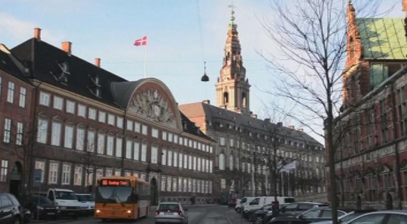 Дания гласува спорен закон за бежанците