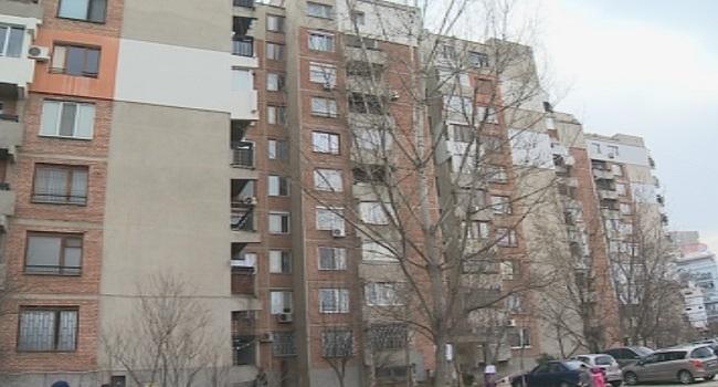 Деца протестираха срещу отсичането на дърво