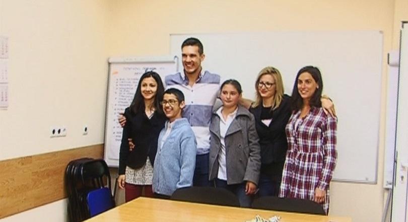 Даряват нови лаптопи на деца в неравностойно положение