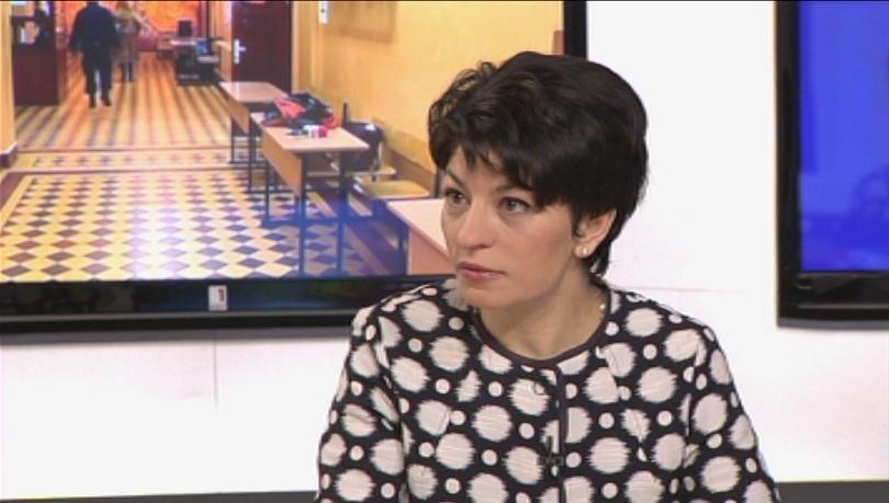 Десислава Атанасова: Най-спорните текстове са по задължителното гласуване