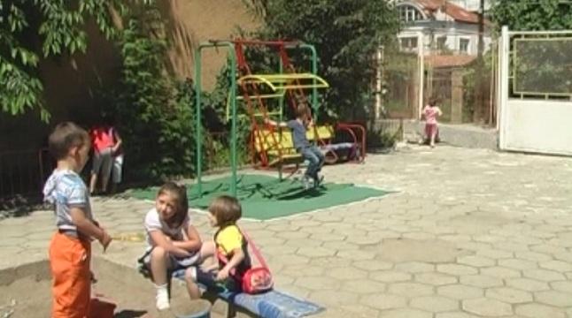 Видеонаблюдение в детските градини и социалните домове, предлага кметът на Кюстендил