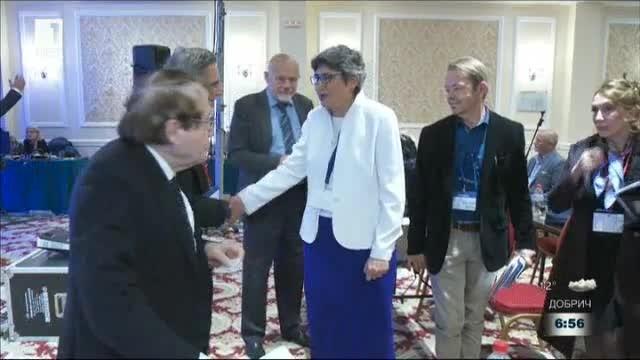 Български учен в новата лаборатория на проф. Люк Монтание