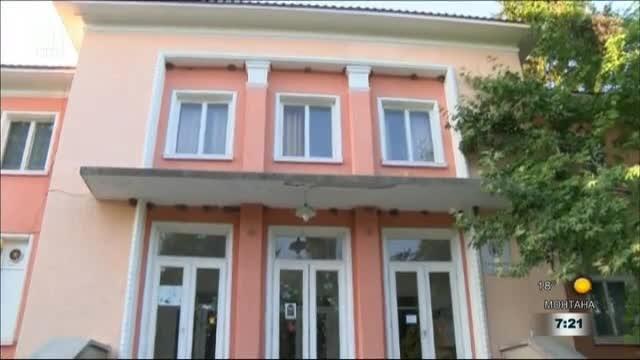 Читалището и църквата в с. Добри дял се рушат