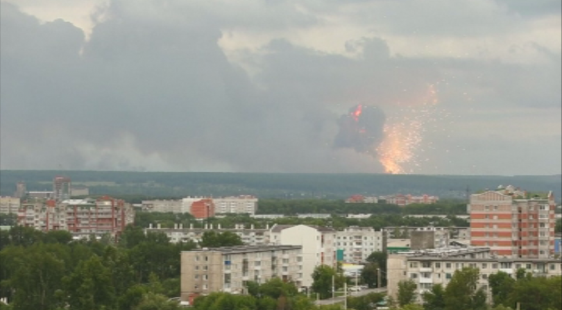 Един човек загина и осем са ранени при взрив в