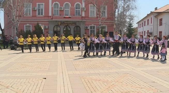 Великденско надиграване в Елин Пелин
