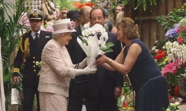 Стотици посрещнаха Елизабет II с радостни възгласи в Париж