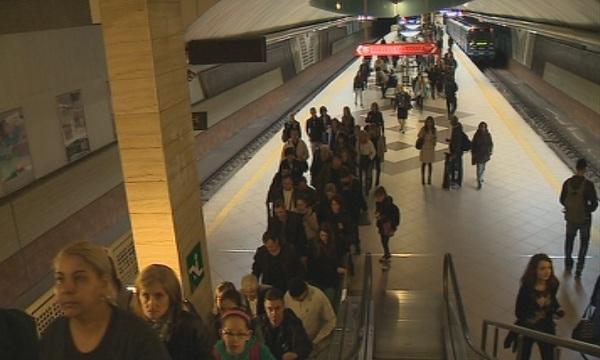 Обучителна кампания за поведение на ескалаторите в метрото