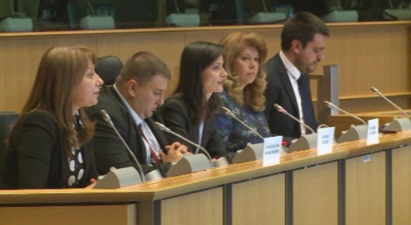 Eвродепутати искат отпадане на наблюдението на ЕК