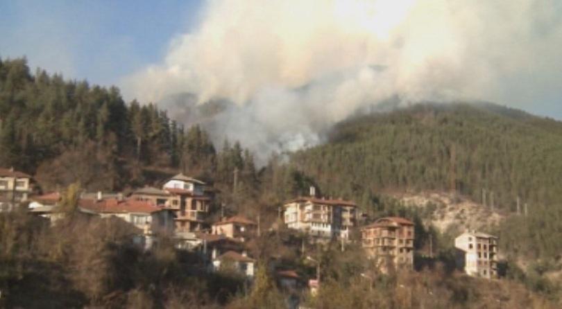 Пожарът край Смолян почти е загасен