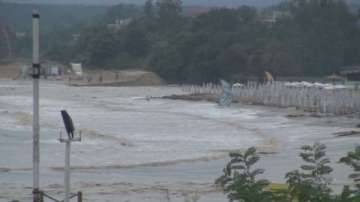 Наводнени улици в Бургас