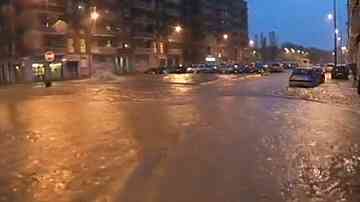 Центърът на Милано се превърна в река