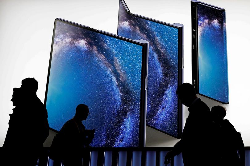 И китайският технологичен гигант „Хуауей“ представи смартфон със сгъваем дисплей