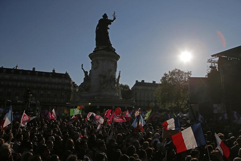 Заключителни митинги и последен дебат за френските кандидат-президенти