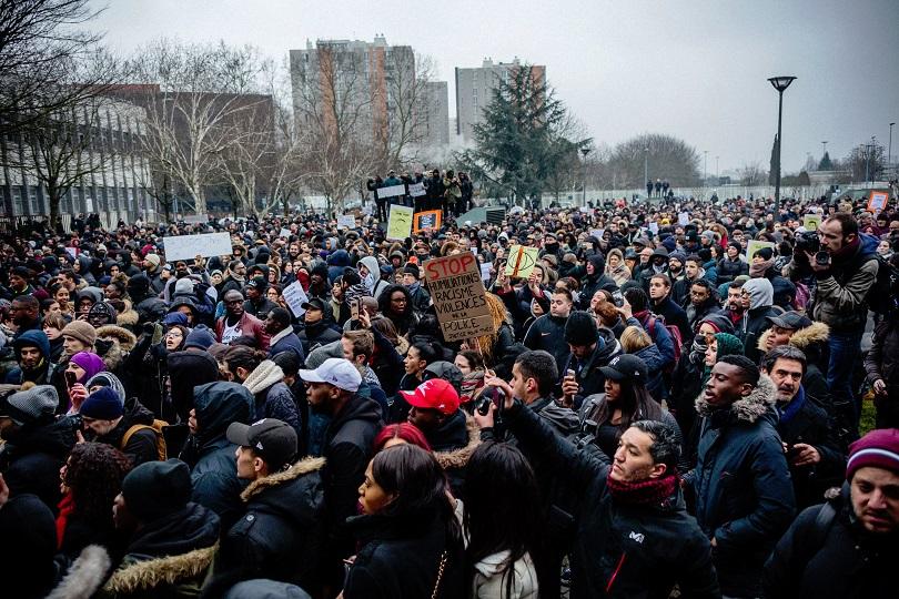 Сблъсъци по време на мирен протест във Франция