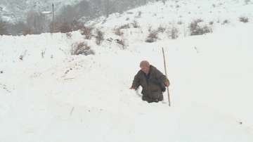 Снегорини спасяват блокирани в Трън