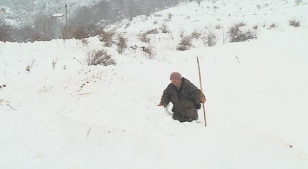 Снегорини спасяват блокирани в Трън