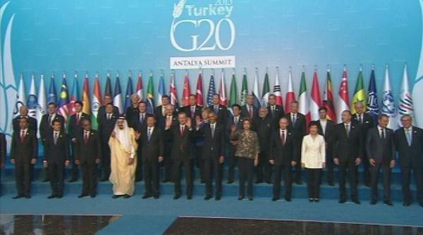 Жан-Клод Юнкер: Няма да сменяме политиката за мигрантите след атентатите в Париж