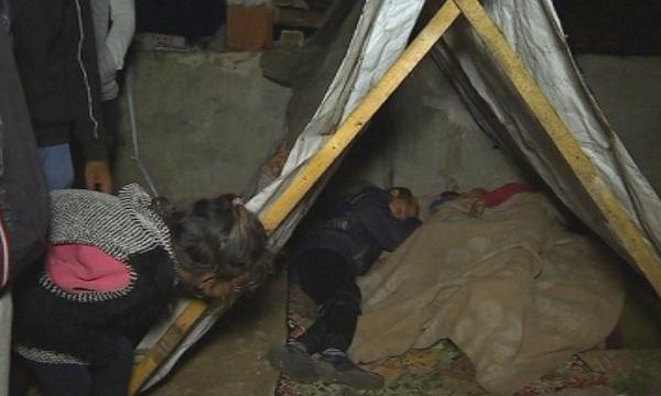 Ромите от петте съборени къщи в Гърмен изкараха нощта на открито