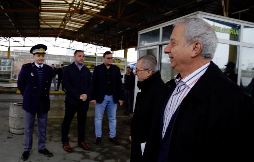 Работи се за облекчаване на пропускателния режим на ГКПП Дунав мост