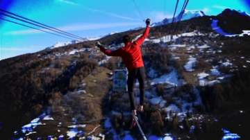 Мъже ходят по въже