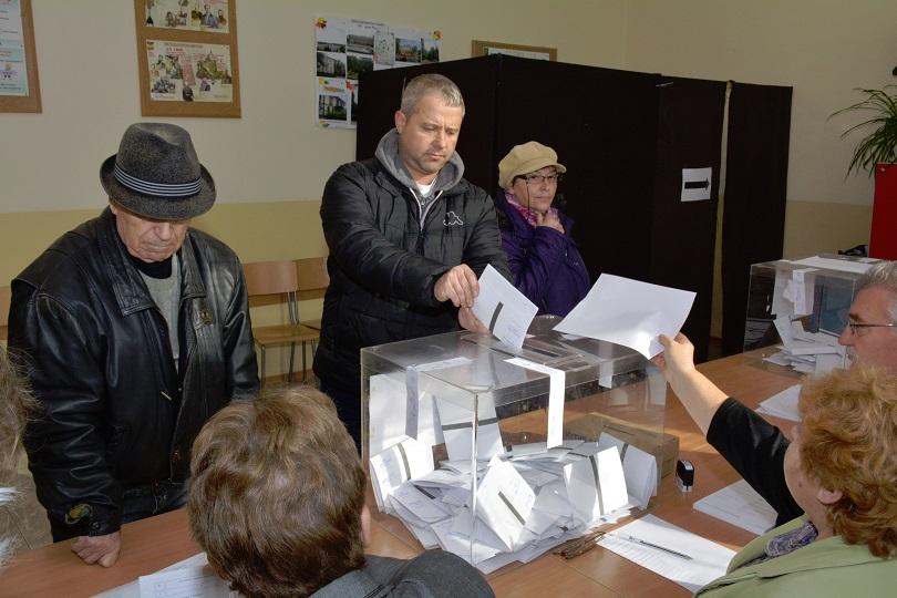 ЦИК: Избирателната активност в страната към 10 ч. е малко над 10%
