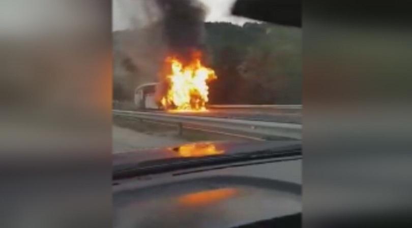 Автобус се запали край тунел Железница, няма пострадали