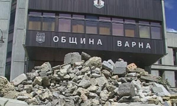 Във Варна искат премахване на грамадата от протестите