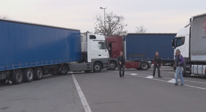 Границата на ГКПП-Кулата е блокирана и от двете страни