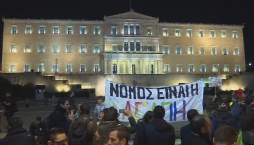 И Гърция одобри еднополовите бракове