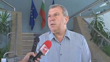 Земеделският министър отхвърли твърденията, че причина за наводнението е преливане на язовири