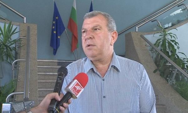 Земеделският министър отхвърли твърденията, че причина за наводнението е преливане на язовири