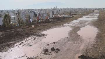 Зрители алармират: Гробищен парк Бакърена фабрика е наводнен